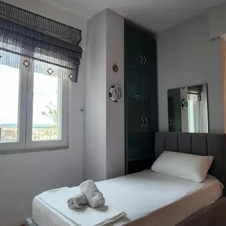 Διαμέρισμα Flori Penthouse 3 *